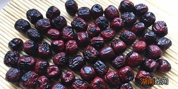 红枣泡水的做法及功效
