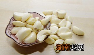 吃生蒜头的好处和坏处 男人吃生蒜对性功能有好处吗