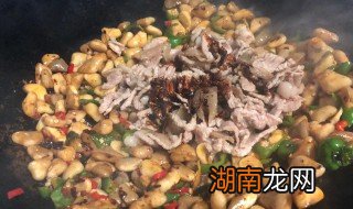 怎么做菱角炒肉 菱角炒肉片的做法步骤