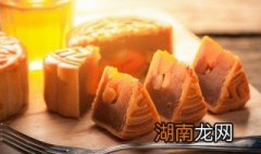 月饼烤好都是硬的吗 月饼烤完很硬是什么原因