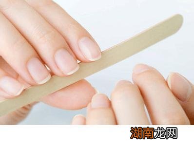 5个绝招保养手指甲 慎用指甲磨光器