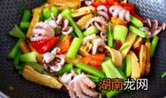 胡萝卜炒章鱼做法大全家常 芹菜胡萝卜炒小章鱼的做法