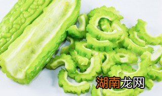 苦瓜怎么炒好吃又简单 好吃又简单的清炒苦瓜