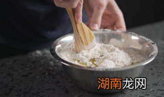 椰丝牛奶餐包怎么做 椰丝牛奶餐包怎么做的