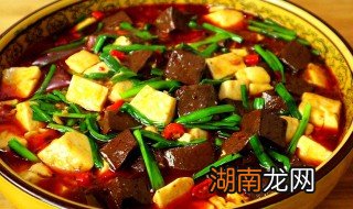 猪血炖豆腐的家常做法 猪血炖豆腐的家常做法窍门