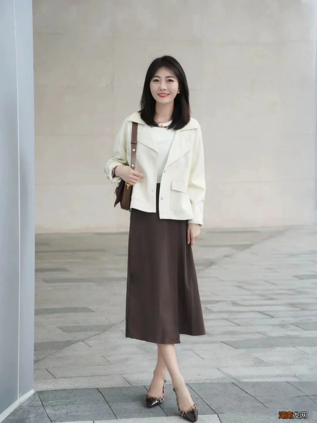 这是我见过最会穿“秋裙”的博主，优雅知性又气质，照着穿准美