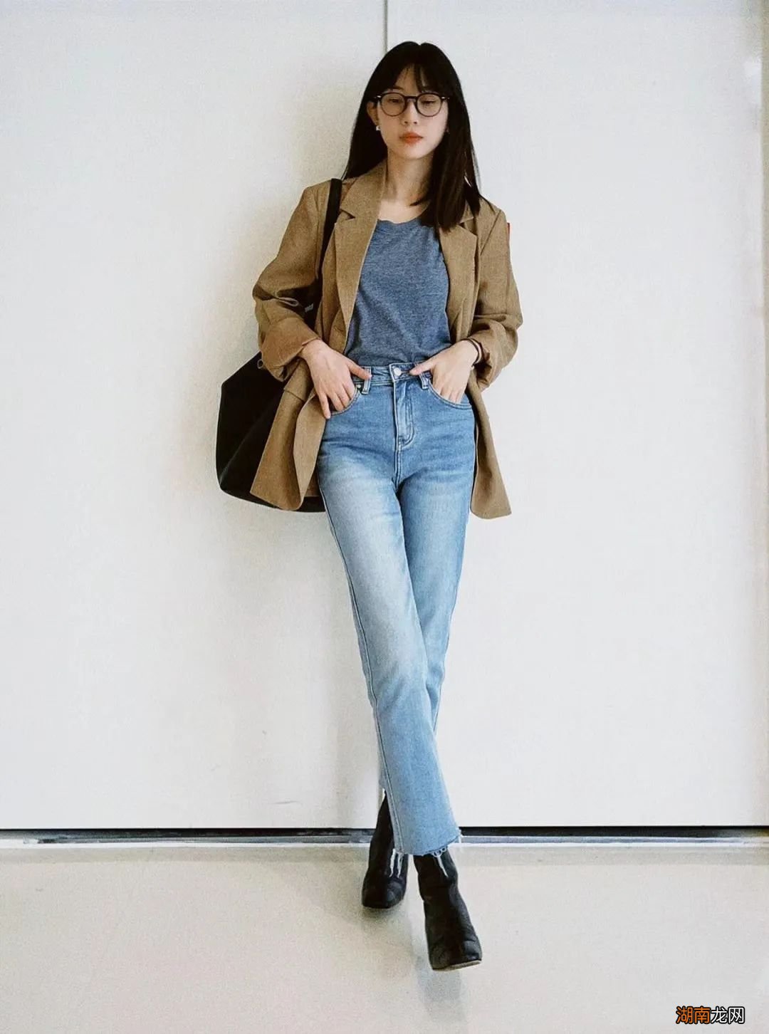 牛仔裤+短靴,才是今秋正确的打开方式