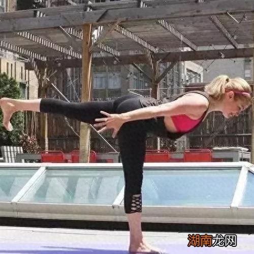 瑜伽垫厚度多少合适 瑜伽垫厚一点好还是薄一点好