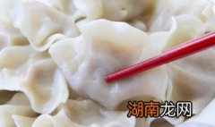 饺子冻成一坨怎么解冻 冻饺子化成一坨了怎么办
