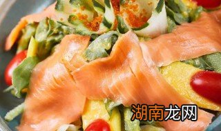 百香果凉拌三文鱼 百香果凉拌三文鱼怎样做