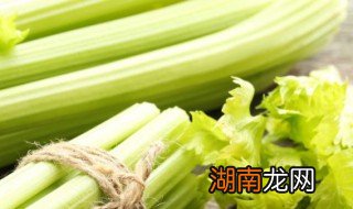 芹菜土豆肉的做法 香芹瘦肉土豆片的做法