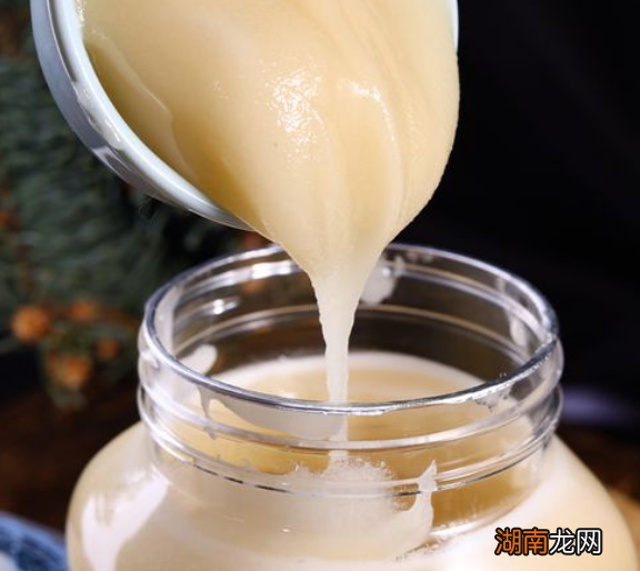 正宗椴树蜜是啥样子的？有哪些特征？如何鉴定真假？