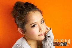 丸子头的简单扎法一分钟快速搞定