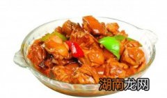 藕丁烧鸡怎么做 如何做莲藕红烧鸡