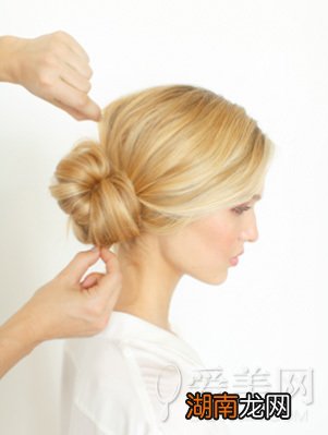 欧美花苞头的扎法甜美清新七步骤