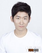 男生烫发怎么打理电吹风+定型喷雾