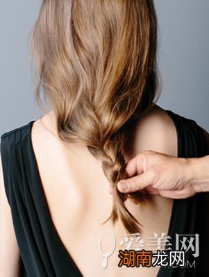 长发变短发的扎法波波头气质十足