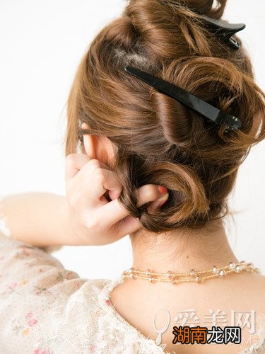 梨花头最新扎法侧边马尾散发浪漫