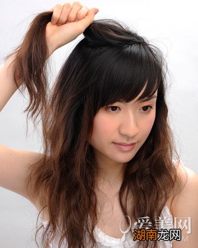 一分钟侧编发教程巧搭发饰更甜美