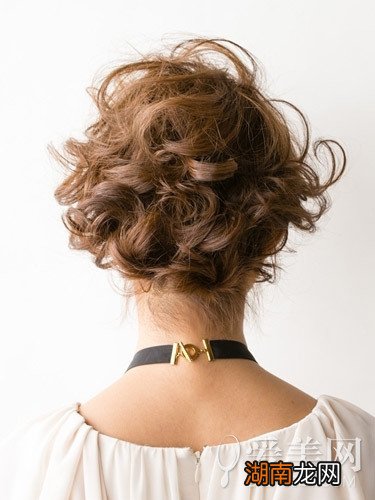 波波头怎么扎好看时尚感蓬松扎发