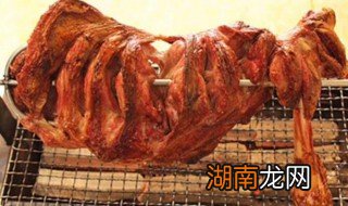 在家自制烤羊腿的方法 农村烤羊腿方法