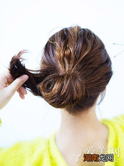 两款扎发教程图解展现甜美夏日风