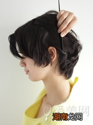 短发怎么扎简单好看甜美刘海编发