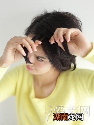 短发怎么扎简单好看甜美刘海编发