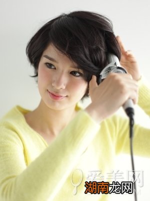 短发怎么扎简单好看甜美刘海编发