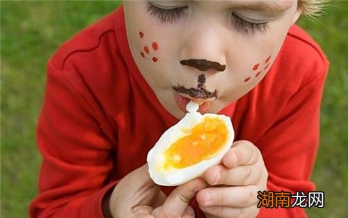 每天吃一个鸡蛋有什么好处 每天吃一个鸡蛋有什么坏处吗
