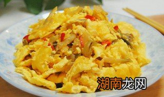 槐花炒鸭蛋做法图解 这样做很好吃