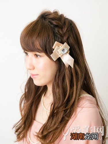 长卷发扎法教学妩媚编发让他心醉