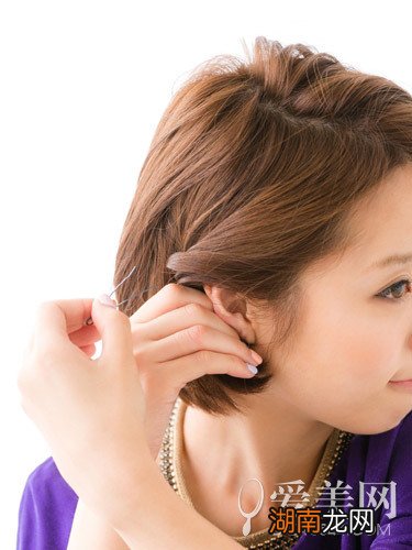 波波头扎法教程侧边扎发增添时尚