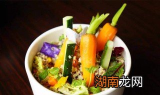 奶酪沙拉做法图解 给大家讲解一下