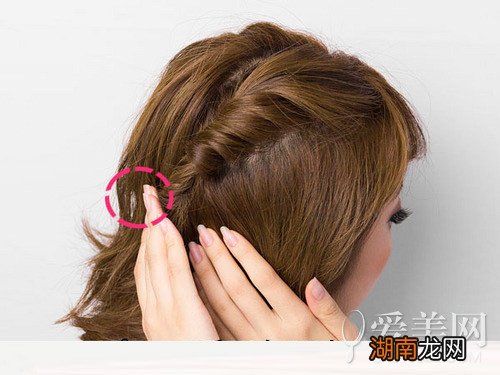 中短发扎法教学扭转发型蓬松甜美