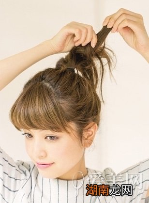 丸子头扎发教程图解演绎日系唯美感