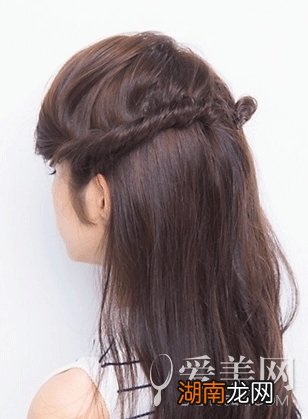 两款侧边扎发造型马尾发辫谁更美