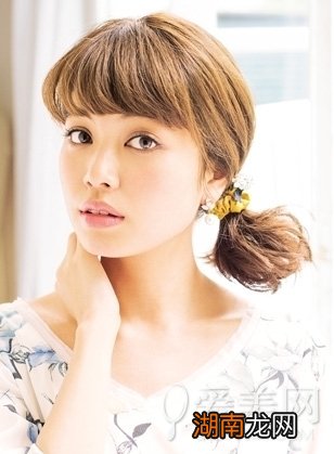 两款侧边扎发造型马尾发辫谁更美