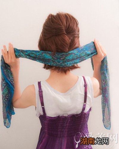 围巾变头巾轻松打造别样民族风扎发