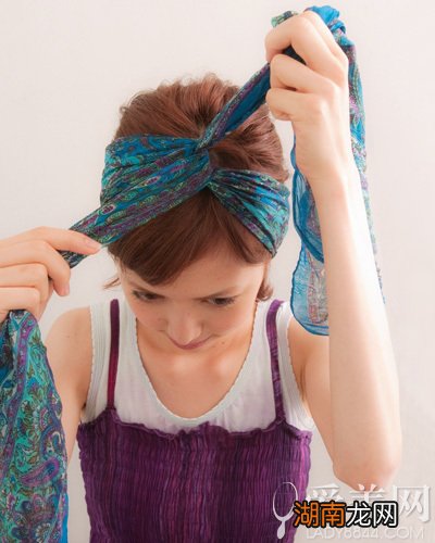 围巾变头巾轻松打造别样民族风扎发