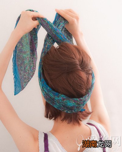 围巾变头巾轻松打造别样民族风扎发