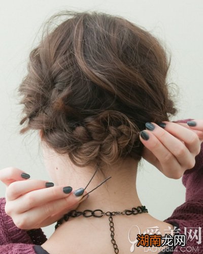 中长发怎么扎好看温婉编发显成熟