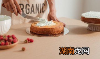 怎样做能使戚风蛋糕容易脱模 戚风蛋糕一定要冷透才能脱模