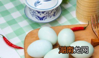 咸鸭蛋怎么煮才出油好吃 咸鸭蛋如何煮才会出油