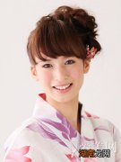 侧边花苞头扎发巧搭辫子精致动人