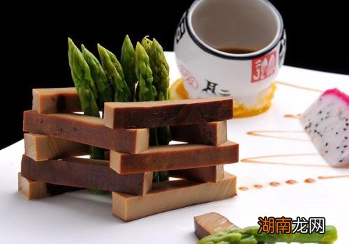 吃芦笋后小便有味道是怎么回事 正常吗？