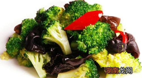 西兰花能和木耳一起炒吗 西兰花和木耳一起吃的好处