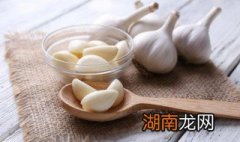 腌糖蒜放水吗 腌糖蒜放水吗?