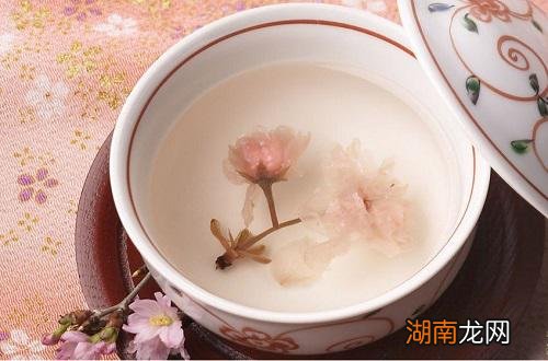 桃花泡水喝有什么功效