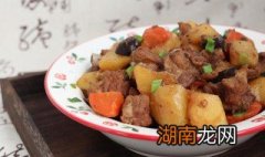 排骨烧土豆西红 红红火火土豆红烧排骨